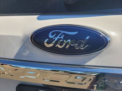 Used 2016 Ford Explorer XLT w/ Equipment Group 202A image 7