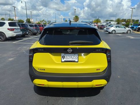 New 2026 Nissan Kicks SR w/ Interior Electronics Package FWD image 7