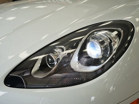 Used 2018 Porsche Macan image 24