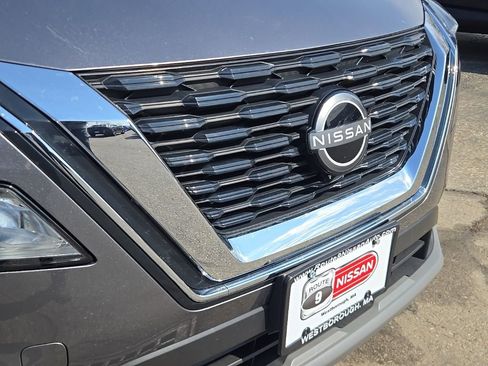 Used 2023 Nissan Rogue SV w/ SV Premium B Package image 3