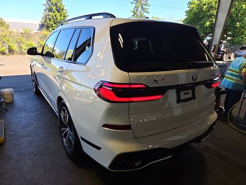 Used 2026 BMW X7 xDrive40i w/ M Sport Package AWD/4WD image 4