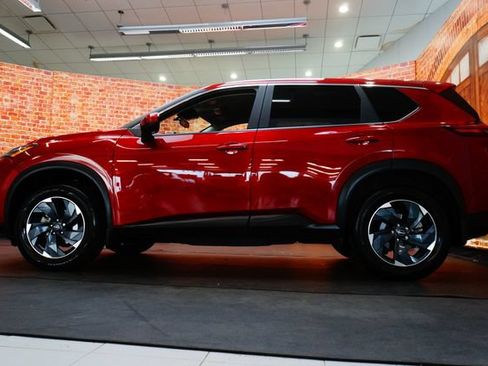 Certified 2025 Nissan Rogue SV AWD/4WD image 5