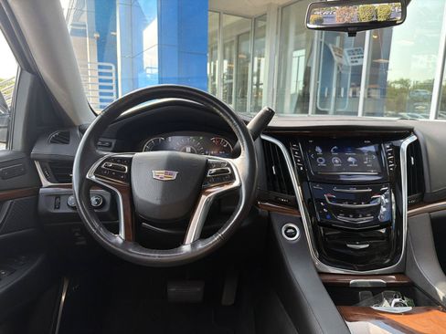Used 2020 Cadillac Escalade Premium Luxury AWD/4WD image 18