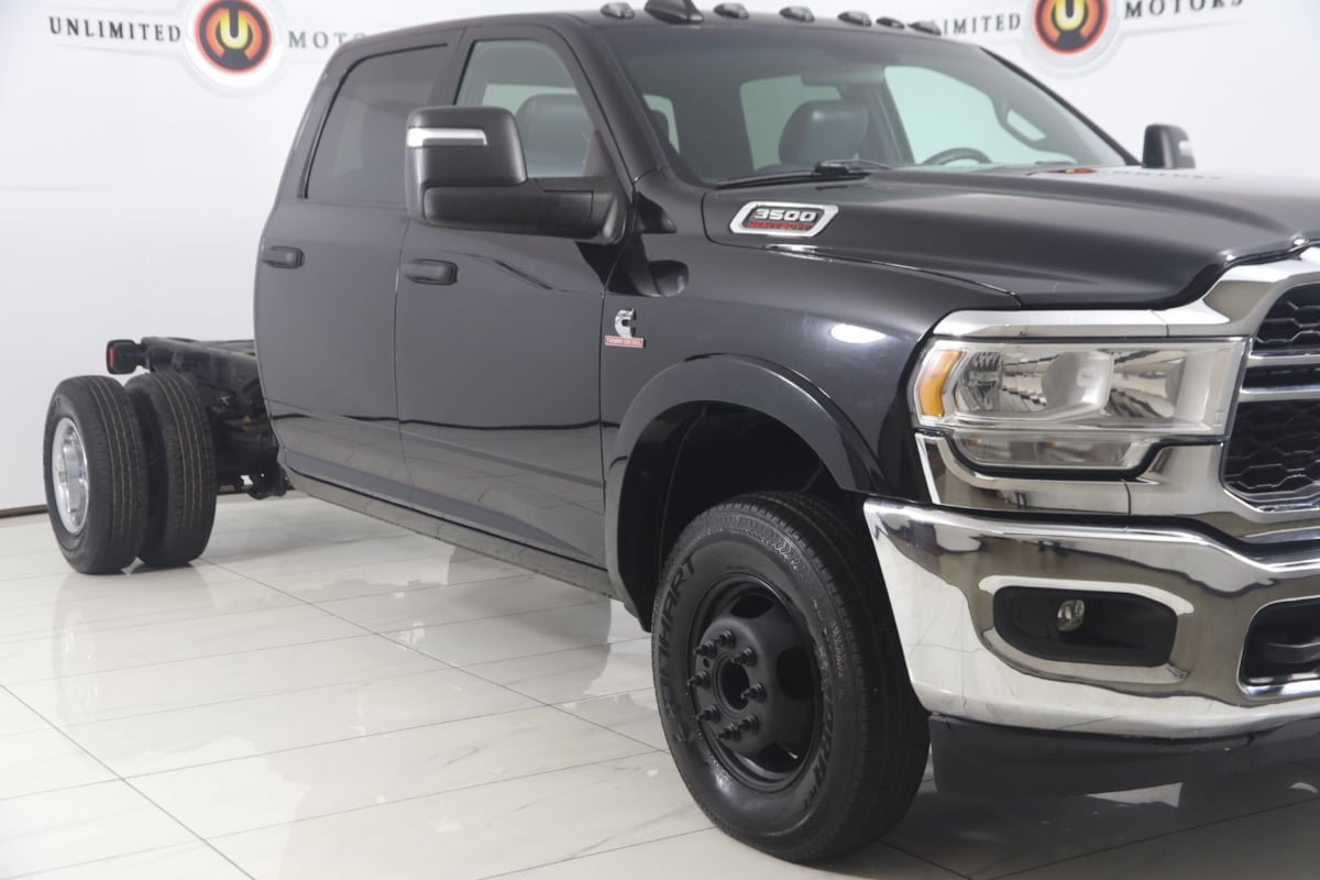 Used 2023 RAM 3500 Tradesman w/ Chrome Appearance Group AWD/4WD image 28