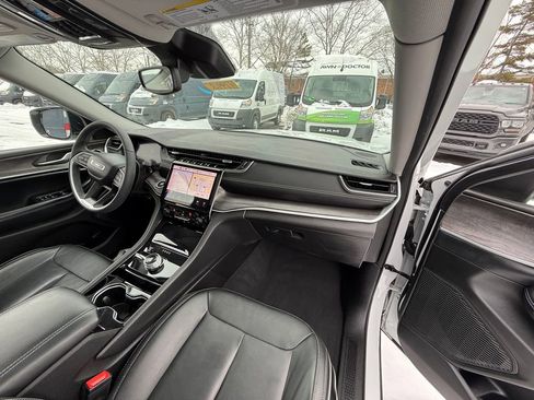 Used 2023 Jeep Grand Cherokee L Limited image 13