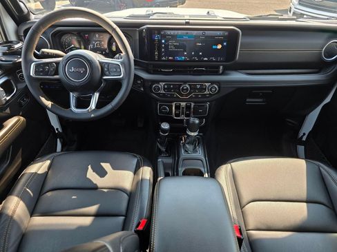 Used 2024 Jeep Wrangler Unlimited Sahara w/ Technology Group AWD/4WD image 17