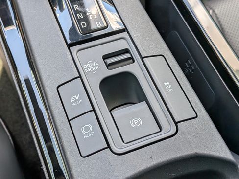 Used 2024 Toyota Prius XLE FWD image 33