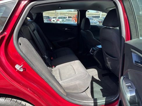 Used 2017 Chevrolet Malibu LT image 40