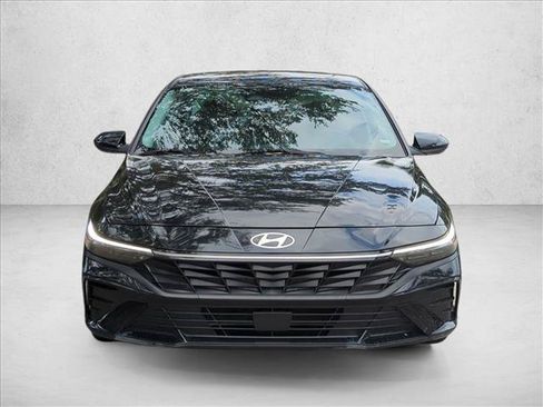 Used 2025 Hyundai Elantra SEL FWD image 2