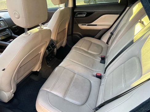 Used 2018 Jaguar F-PACE Prestige image 12