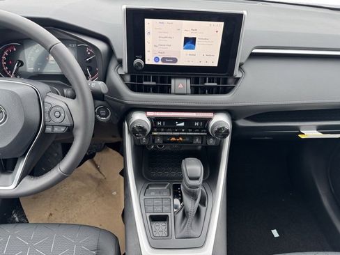 Used 2025 Toyota RAV4 XLE image 2