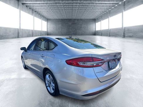 Used 2018 Ford Fusion SE FWD image 4