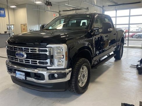 Used 2025 Ford F250 XLT image 6