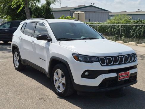Used 2022 Jeep Compass Latitude FWD image 7