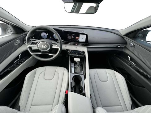 Certified 2025 Hyundai Elantra Limited FWD image 13