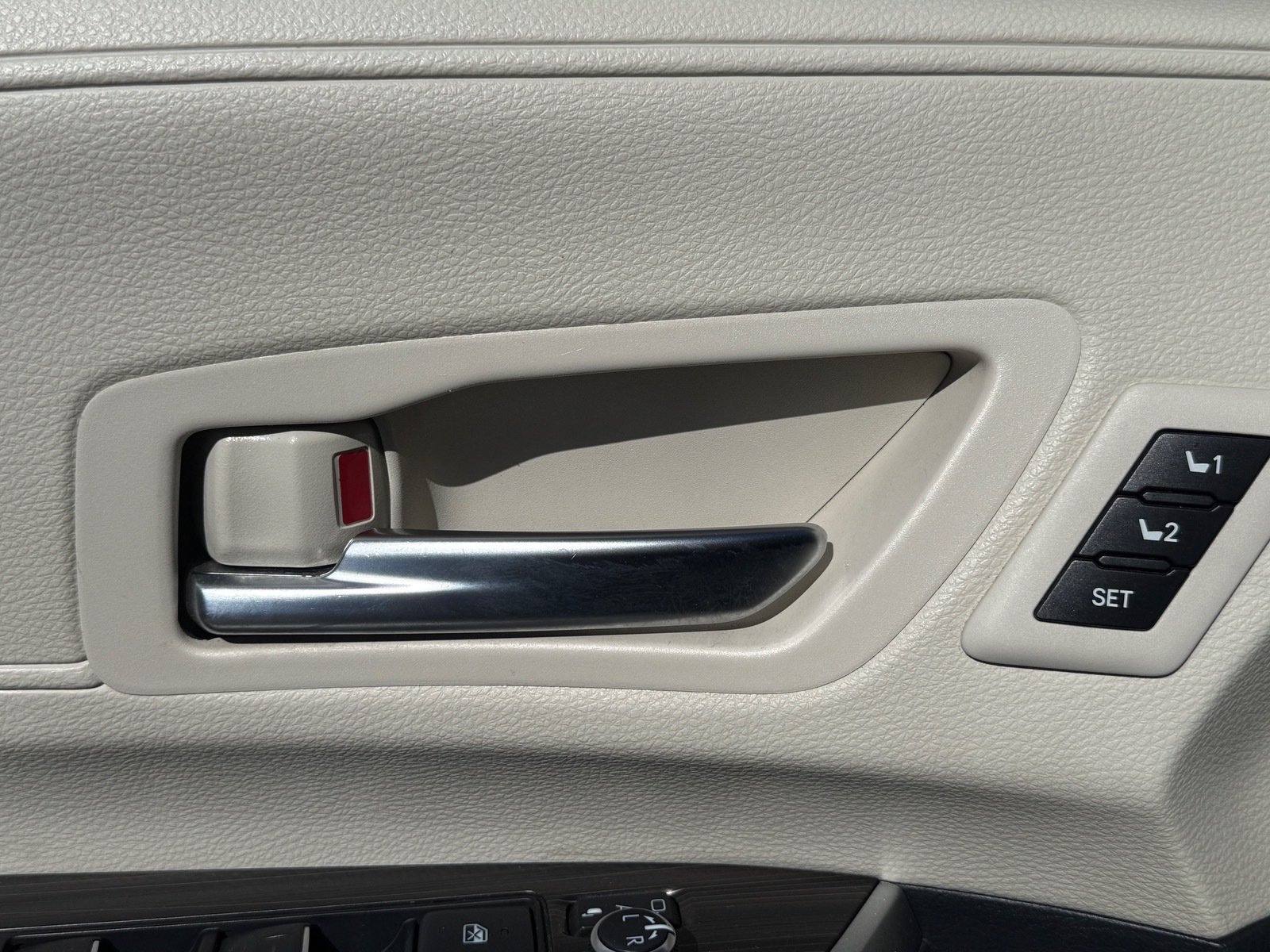 Used 2021 Toyota Sienna Platinum FWD image 40