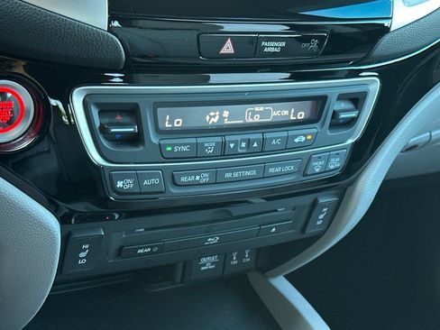 Used 2016 Honda Pilot Touring image 22