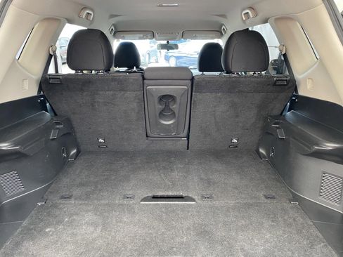 Used 2017 Nissan Rogue SV AWD/4WD image 14