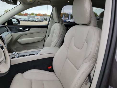 Used 2024 Volvo XC60 B5 Ultimate image 16