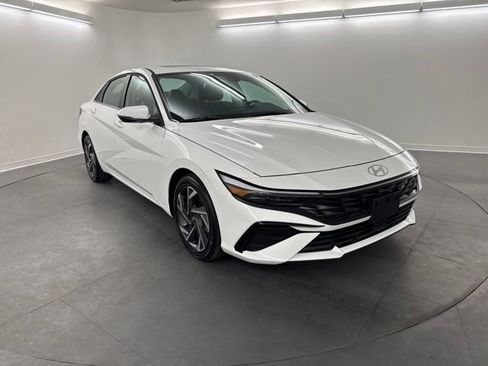 Used 2026 Hyundai Elantra Limited FWD image 1