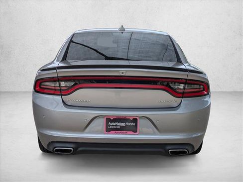 Used 2017 Dodge Charger SXT w/ Premium Group RWD image 7