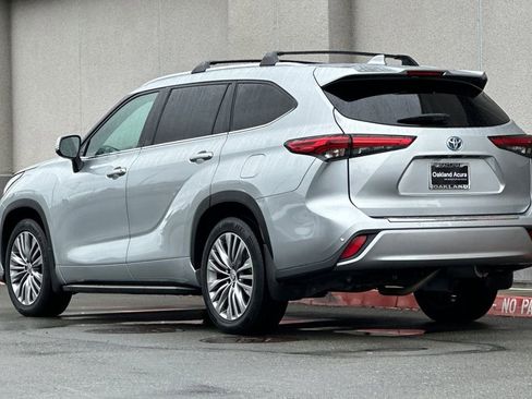 Used 2021 Toyota Highlander Platinum AWD/4WD image 6