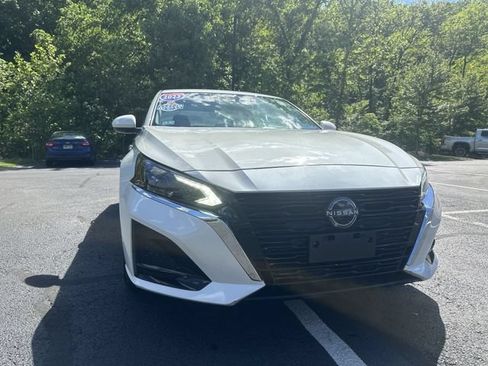 Used 2023 Nissan Altima 2.5 SV w/ SV Premium Package AWD/4WD image 12