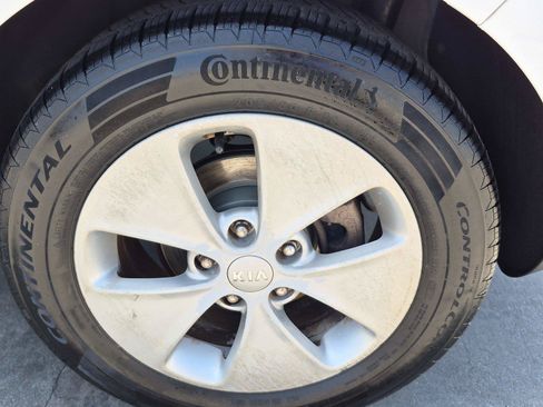 Used 2015 Kia Soul FWD image 14