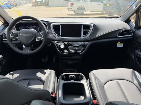 New 2026 Chrysler Pacifica Select FWD image 18