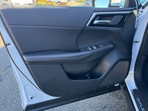 New 2025 Mitsubishi Outlander SE image 27