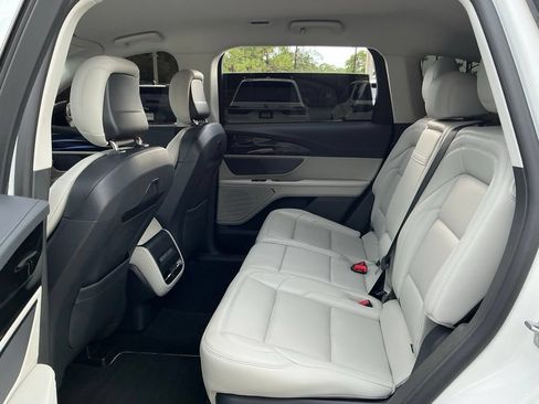 Used 2026 Lincoln Nautilus Premier AWD/4WD image 36