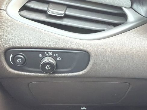 Used 2018 Chevrolet Malibu LS image 15