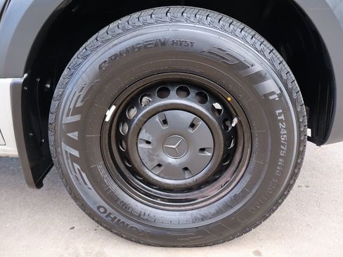 Used 2024 Mercedes-Benz Sprinter 2500 image 45