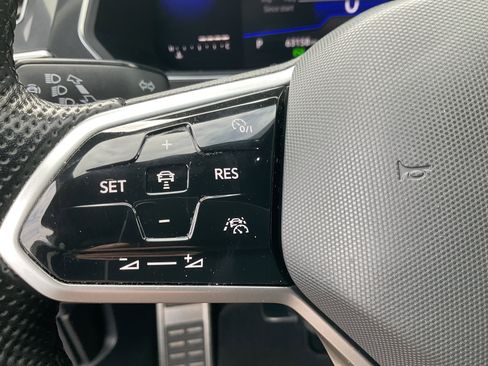 Used 2022 Volkswagen Tiguan SE R-Line AWD/4WD image 32