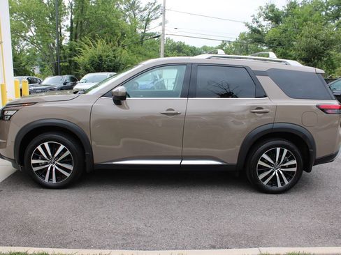 Used 2025 Nissan Pathfinder Platinum AWD/4WD image 11
