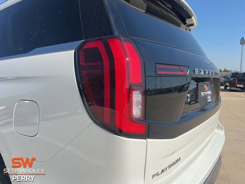 New 2025 Ford Expedition Platinum w/ Driver's Package image 5