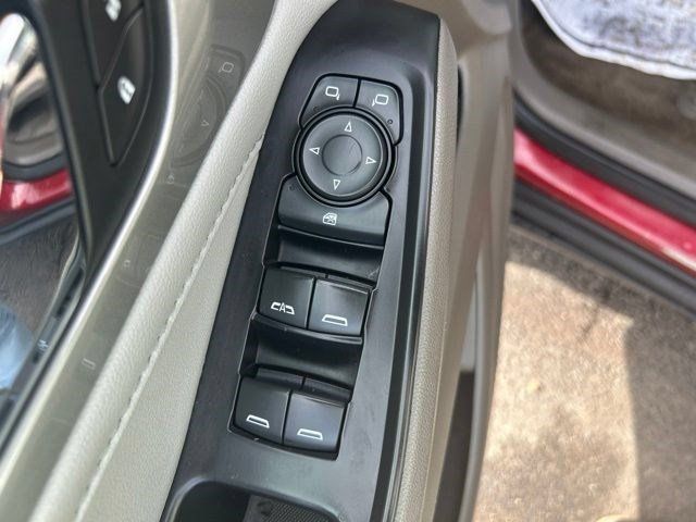 Used 2021 Chevrolet Traverse LT FWD image 12