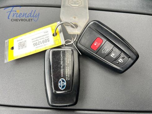 Used 2022 Toyota Highlander Platinum AWD/4WD image 29