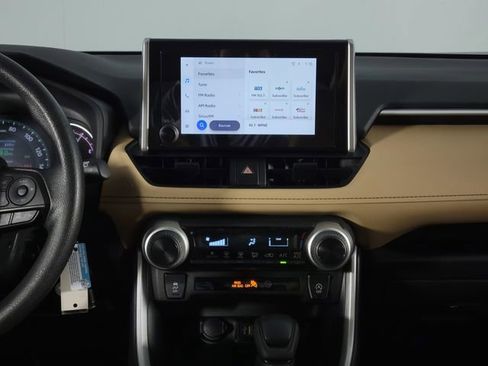 Used 2025 Toyota RAV4 LE image 23