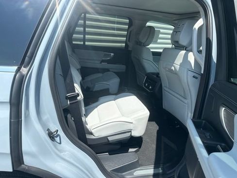 New 2027 Ford Expedition Platinum w/ Platinum Ultimate Package AWD/4WD image 32
