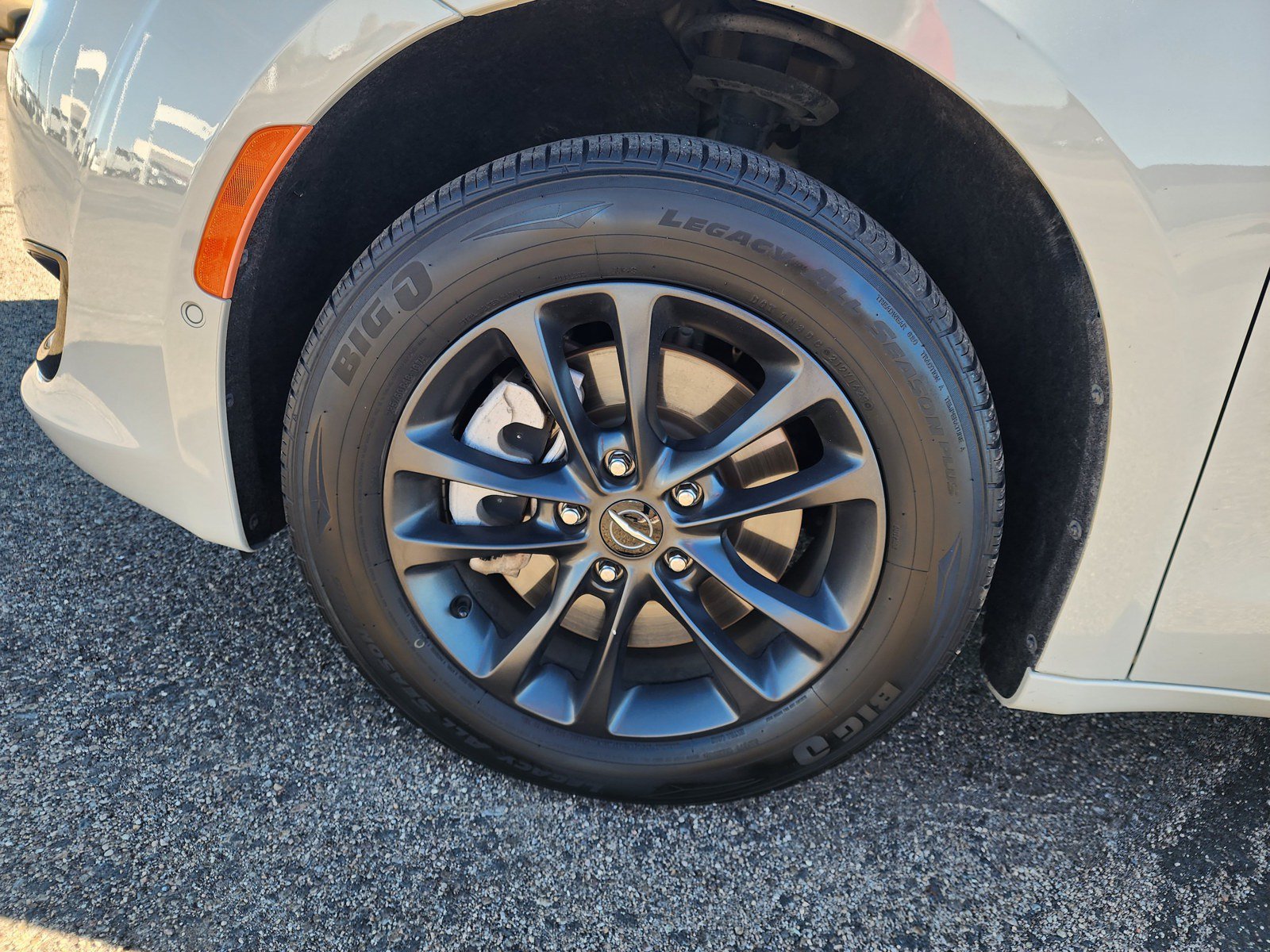 Used 2020 Chrysler Pacifica Touring-L AWD/4WD image 9