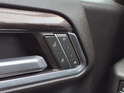 Used 2022 Chevrolet Silverado 1500 LTZ image 38