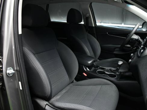Used 2019 Kia Sorento LX image 39