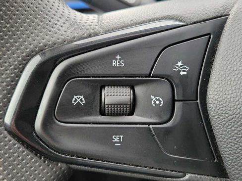 Used 2025 Chevrolet Trax LT FWD image 23
