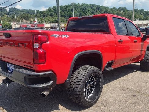 Used 2022 Chevrolet Silverado 2500 Custom w/ Custom Value Package AWD/4WD image 3