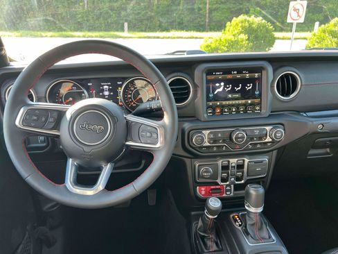 Used 2023 Jeep Gladiator Rubicon AWD/4WD image 26