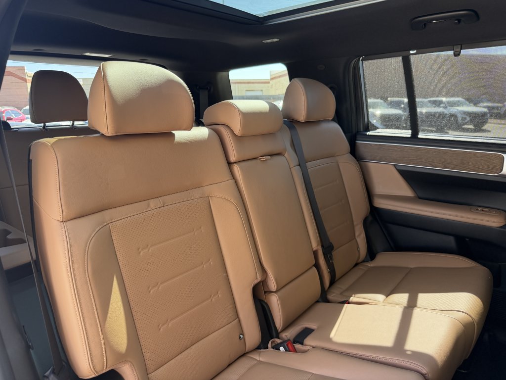 Used 2025 Hyundai Santa Fe Limited FWD image 43