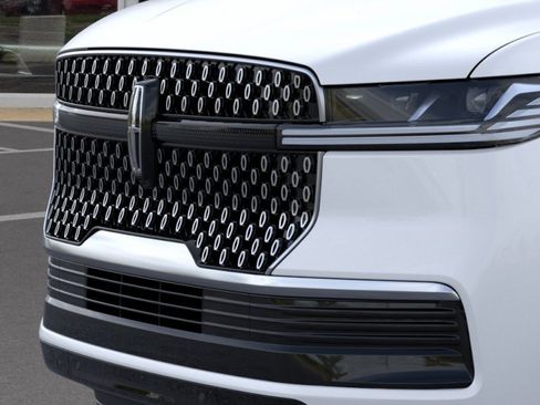 New 2026 Lincoln Navigator Reserve AWD/4WD image 17