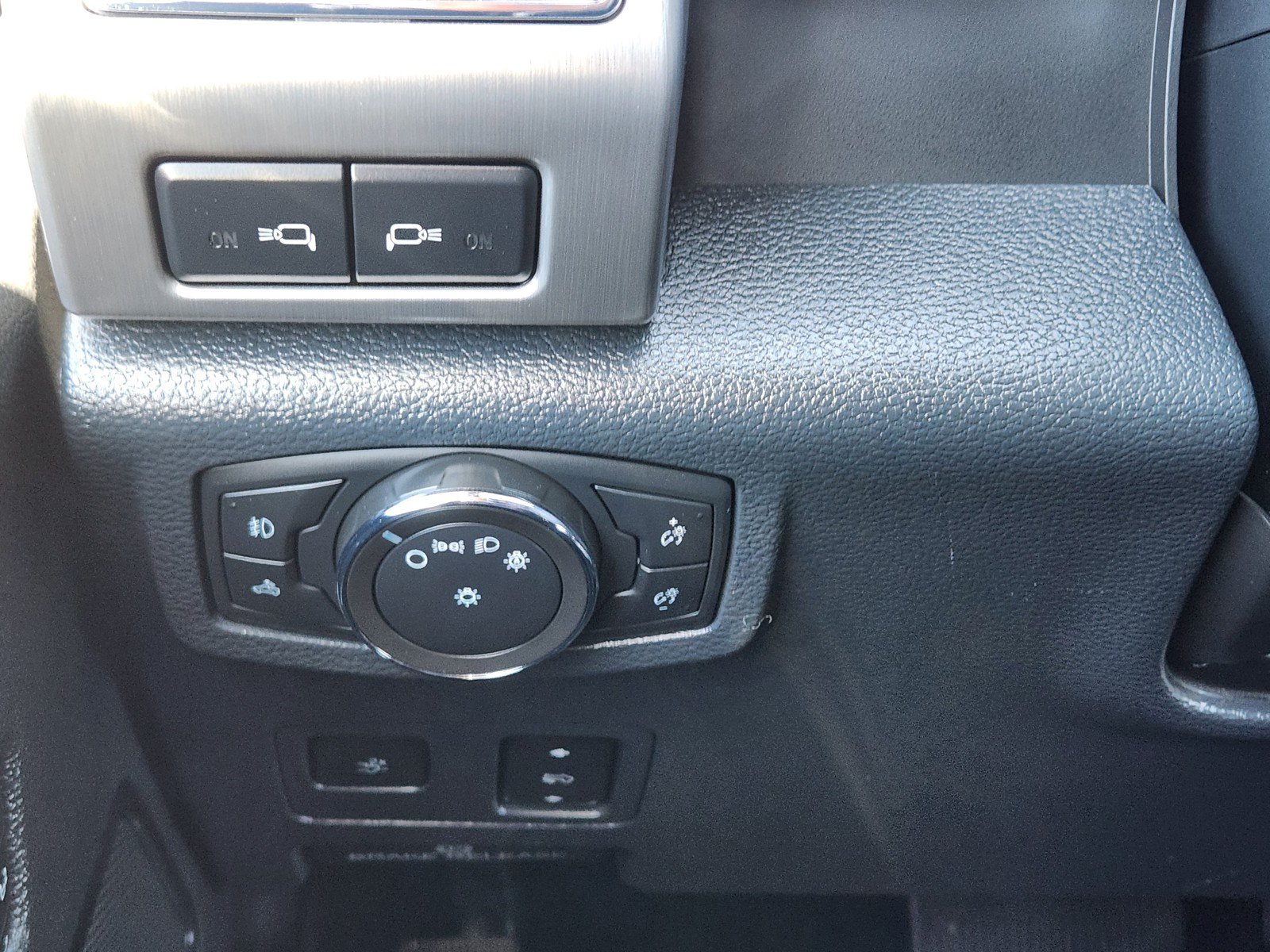 Used 2022 Ford F250 Platinum w/ FX4 Off-Road Package AWD/4WD image 19
