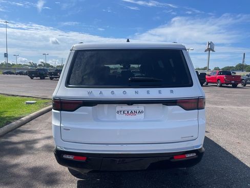 Used 2024 Jeep Wagoneer Series II w/ Flexible Seating Group AWD/4WD image 6